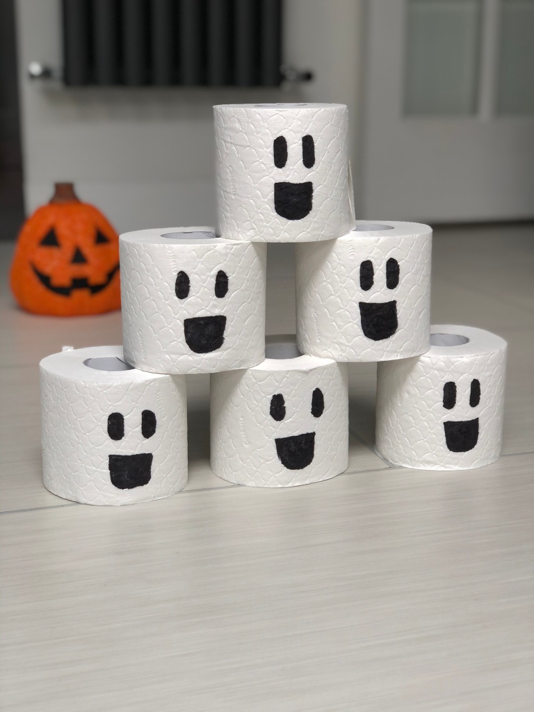 toilet roll Halloween game